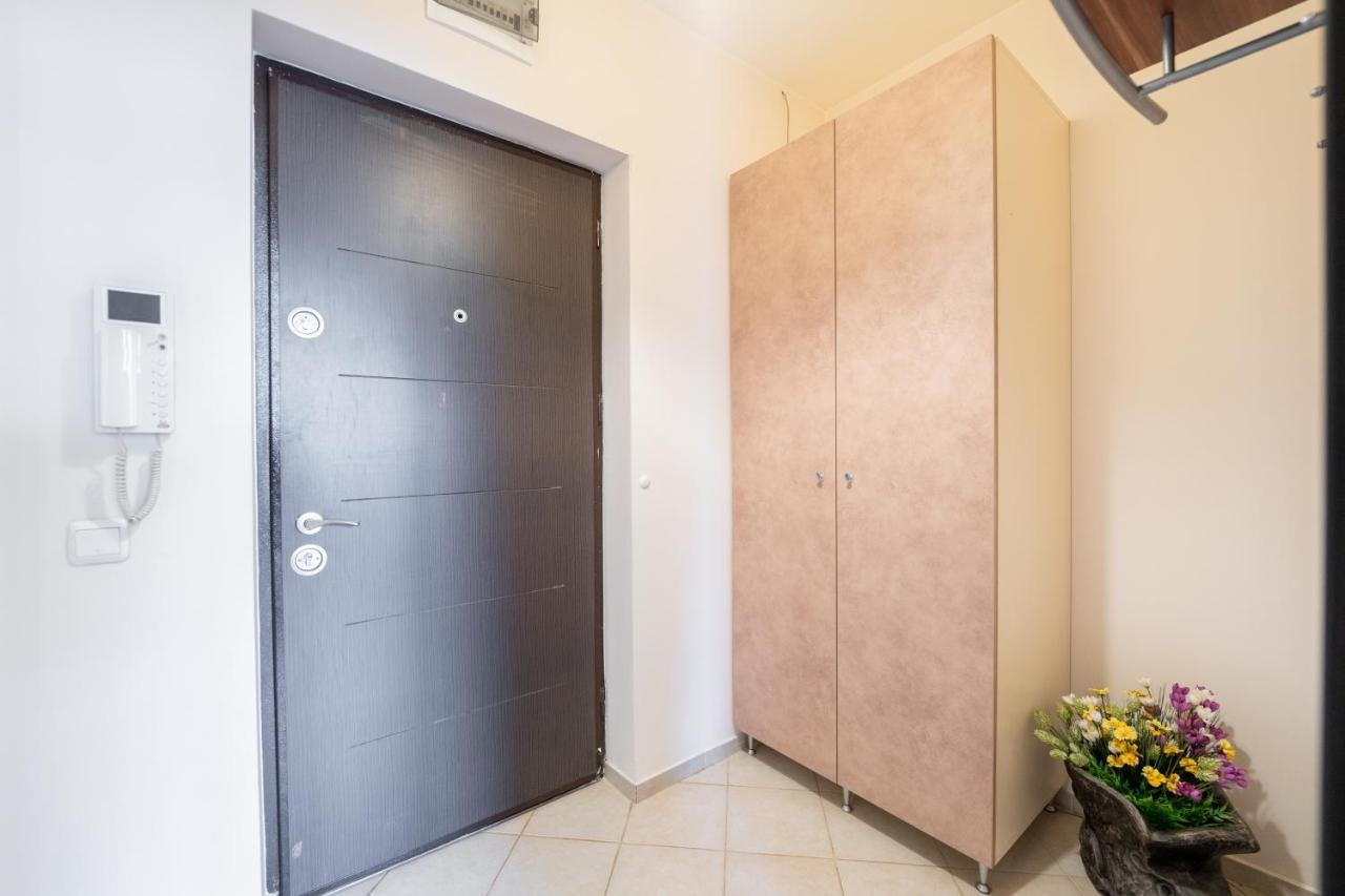 Cozy Little Apartment In The Heart Of Studentski Grad Sófia Exterior foto